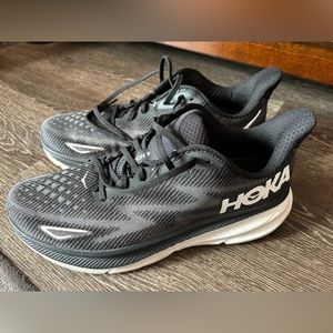 Hoka Clifton 9, Like New (worn once)